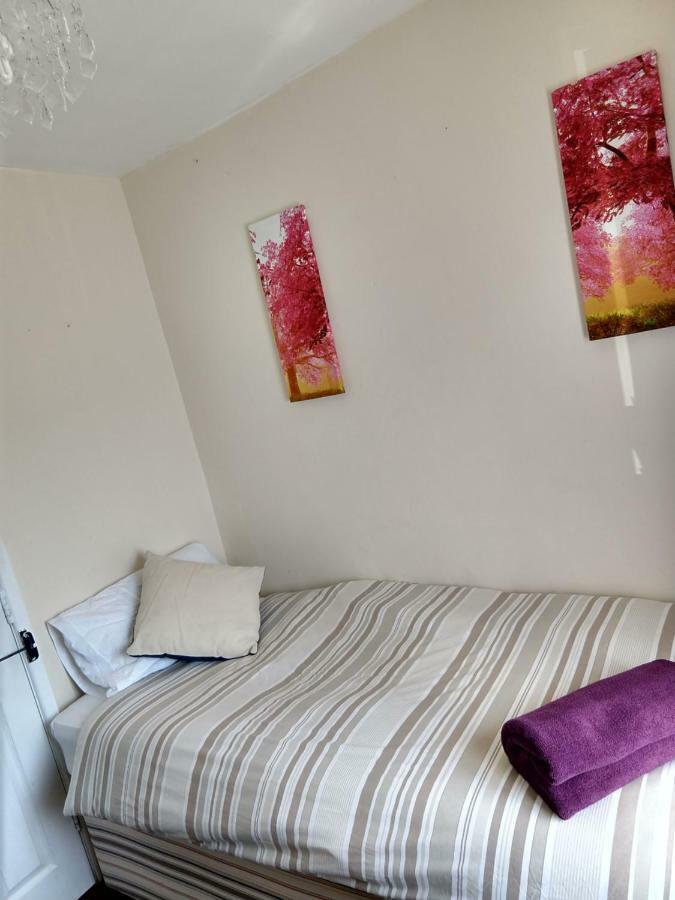 Rowe Gardens - Self Catering - Guesthouse Style - Comfortable Twin Or Double Rooms - Quiet Residential Area เวิร์คคิงตัน ภายนอก รูปภาพ